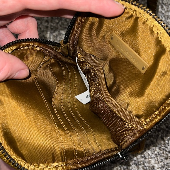 Lululemon Modular Phone Fleece Crossbody Bag Bronze Brown NWT - Picture 9 of 9